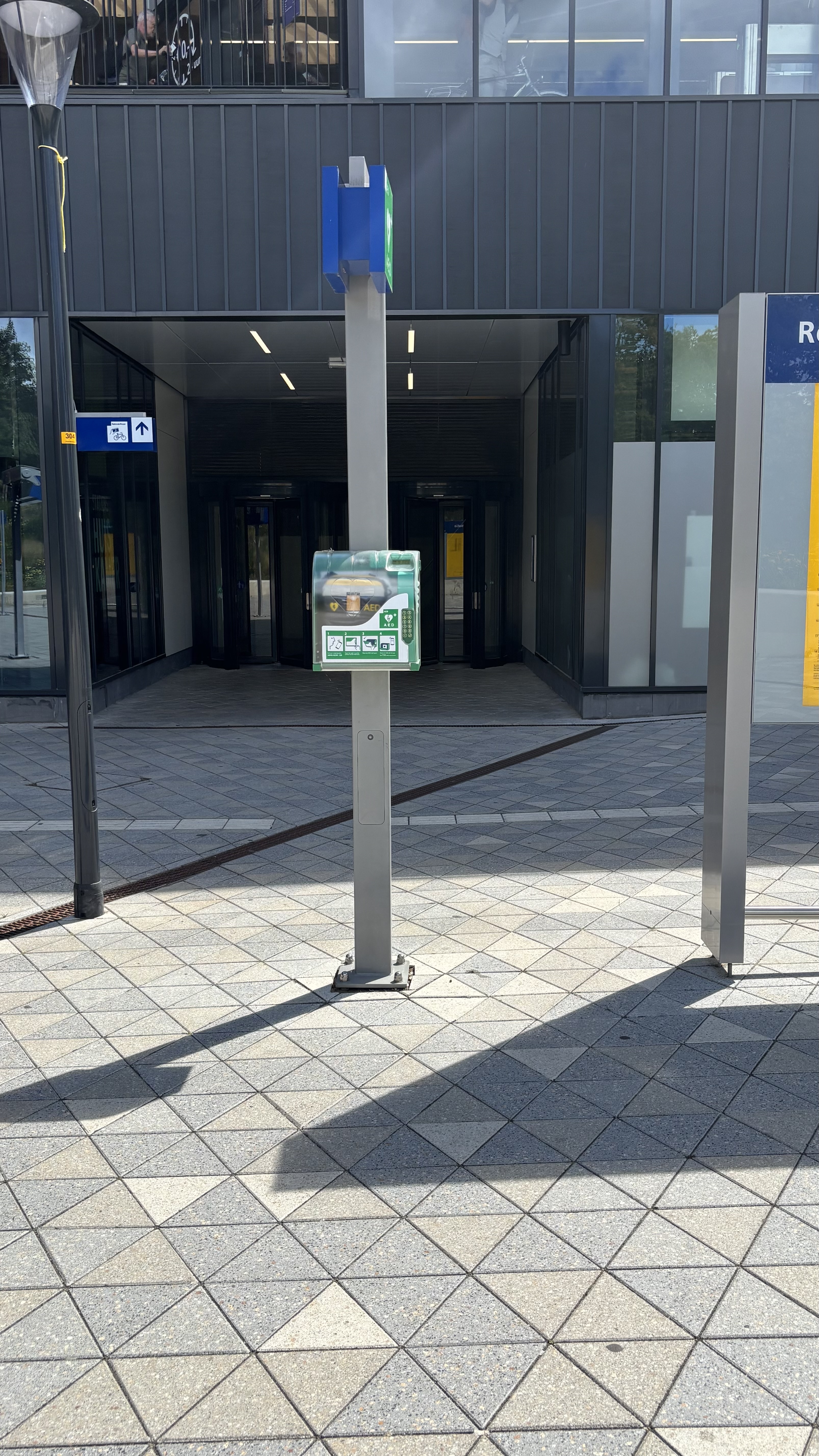 AED bij NS-station Ede-Wageningen